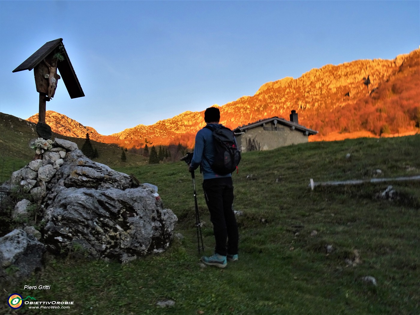 79 Al Crocefisso della Baita Sota (1496 m) siamo sul sent. 503 dei valloni per rientrare a Cornalba.JPG